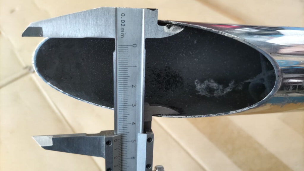 DS4スラッシュカットマフラー内径