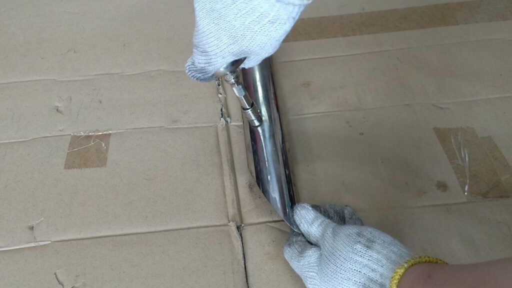 DS4スラッシュカットマフラーボルト外し