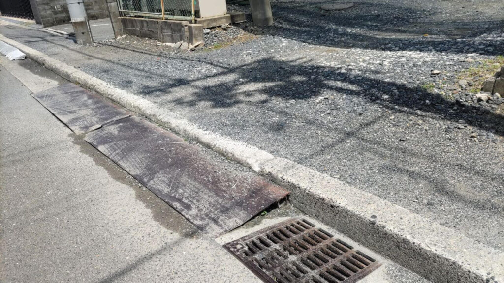 駐車場の出入り口