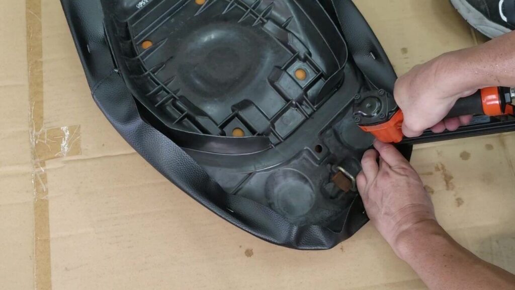 レッツ4シートカバー取り外し16