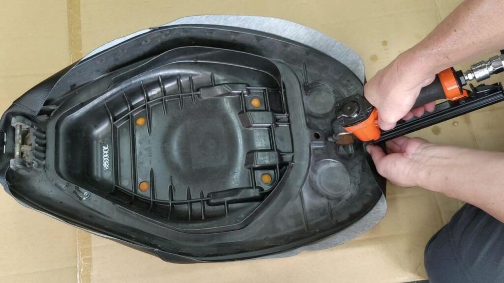 レッツ4シートカバー取り外し9