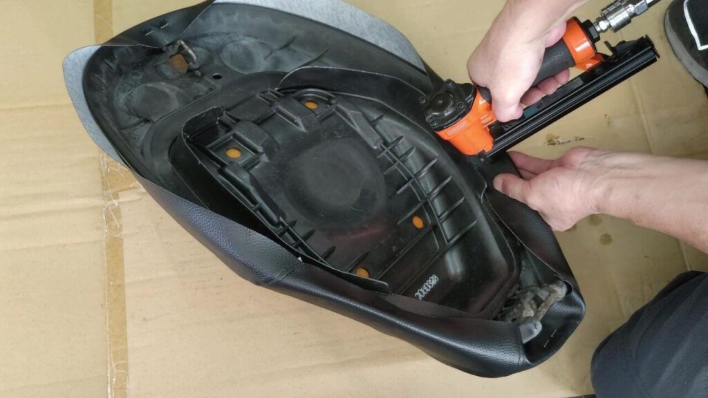 レッツ4シートカバー取り外し11