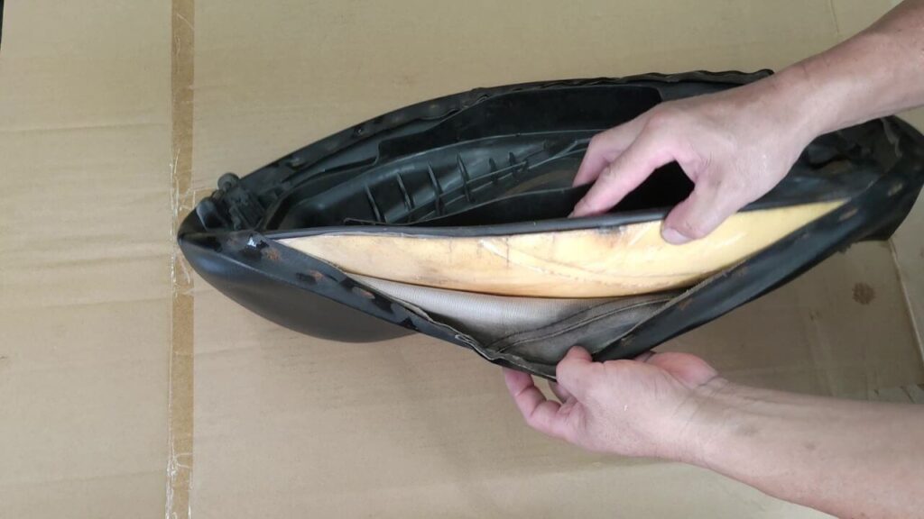 レッツ4シートカバー取り外し4