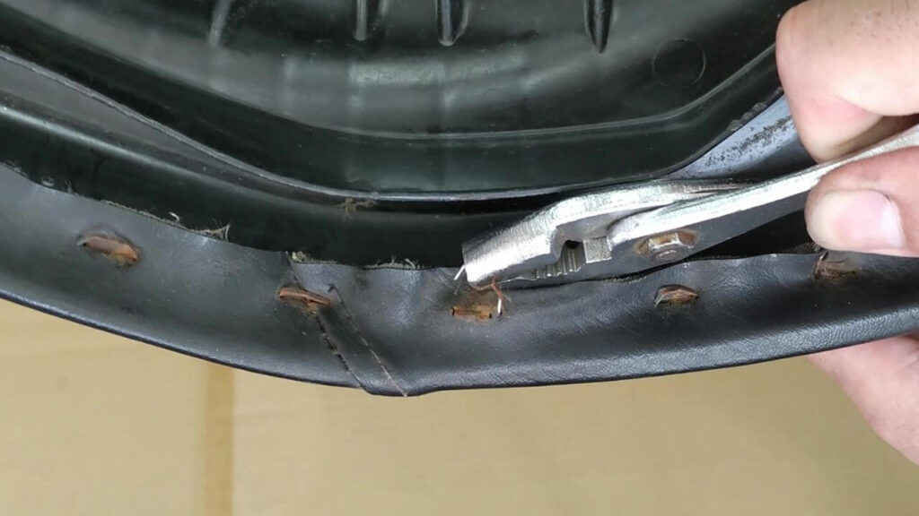 レッツ4シートカバー取り外し3