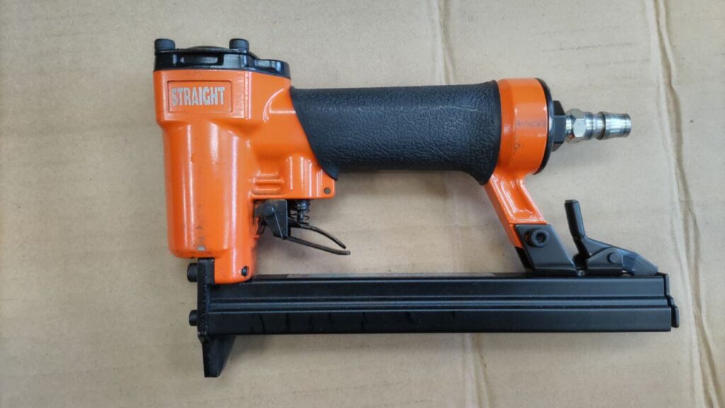 エアータッカー